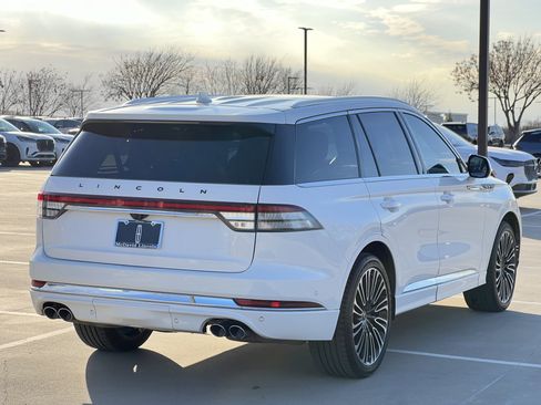 Used 2022 Lincoln Aviator Black Label w/ Class IV Trailer Tow Package image 9