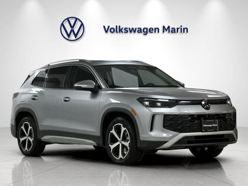 New 2026 Volkswagen Tiguan SE FWD image 7