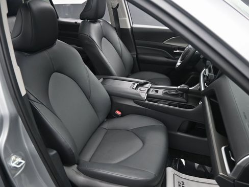 Used 2024 Toyota Grand Highlander XLE image 43