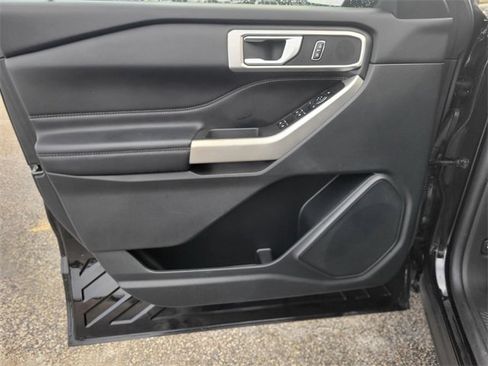 Used 2023 Ford Explorer XLT w/ Equipment Group 202A image 15