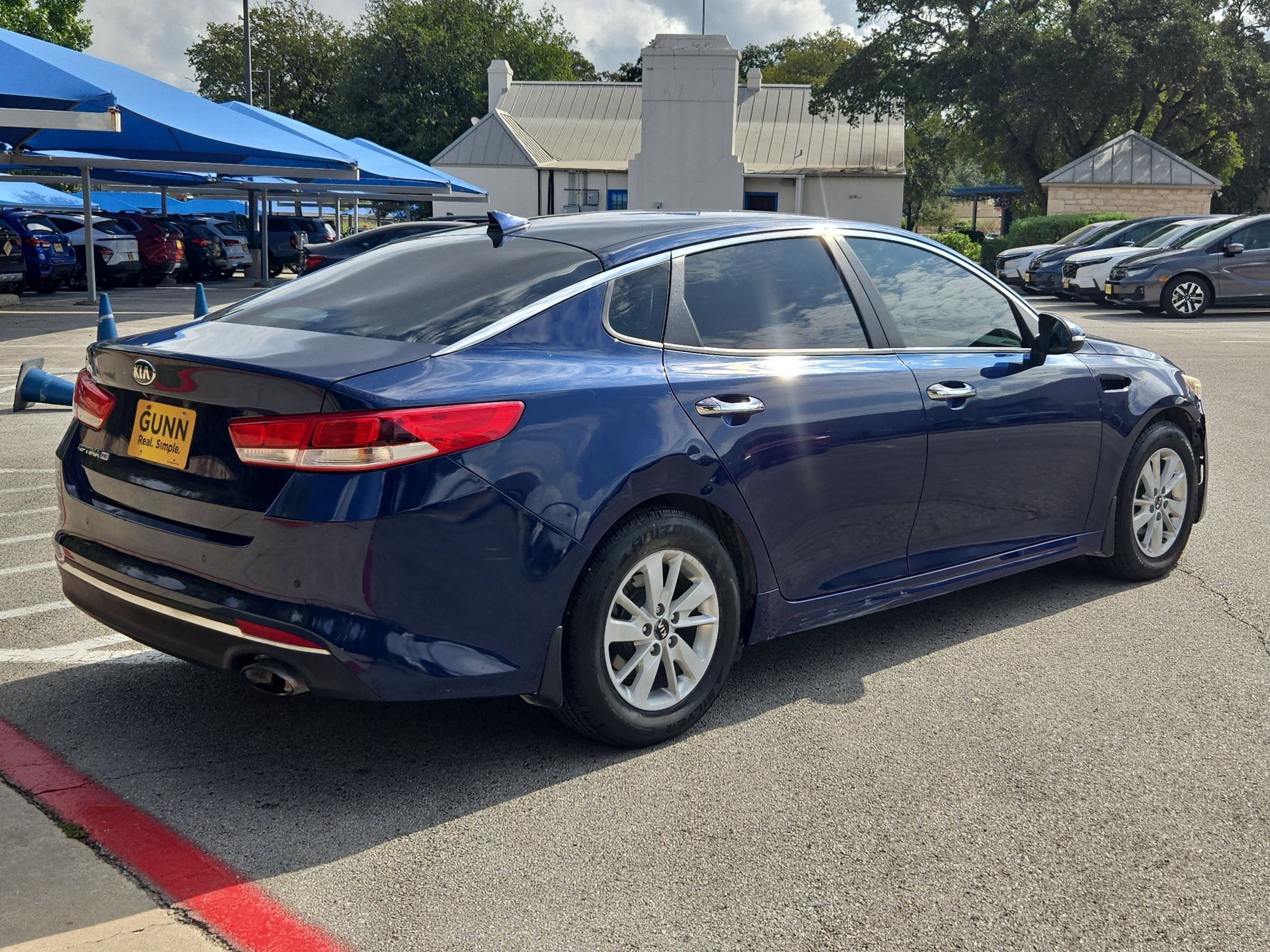Used 2018 Kia Optima LX FWD image 3