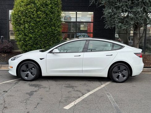 Used 2023 Tesla Model 3 Standard Range RWD image 9