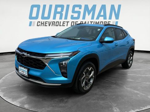 Used 2026 Chevrolet Trax LT w/ Sunroof Package FWD image 2