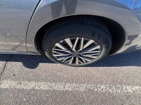 Used 2025 Nissan Altima 2.5 SV image 11