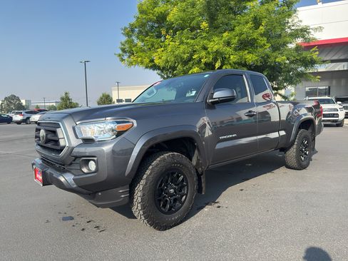 Used 2021 Toyota Tacoma SR5 AWD/4WD image 5