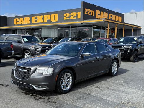Used 2016 Chrysler 300 C RWD image 1