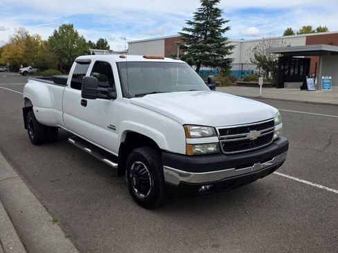 Used 2006 Chevrolet Silverado 3500 LT w/ Heavy-Duty Power Package RWD image 3