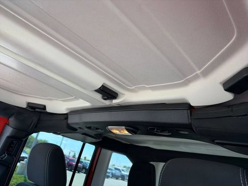 Used 2015 Jeep Wrangler Unlimited Sahara w/ Connectivity Group AWD/4WD image 25