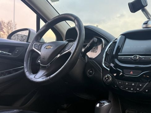 Used 2017 Chevrolet Cruze Premier image 29