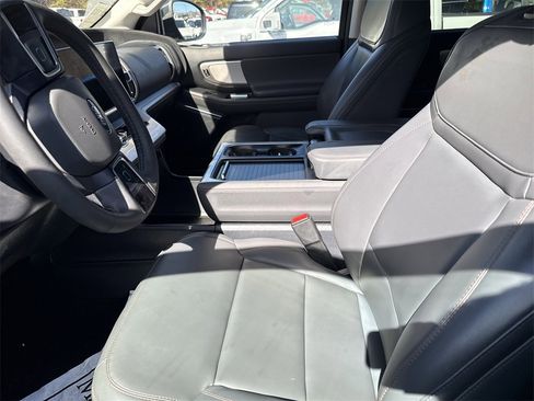 Used 2025 Ford Expedition Active image 12