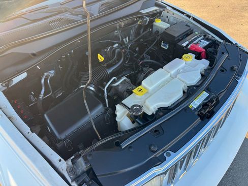 Used 2010 Jeep Liberty Limited image 25