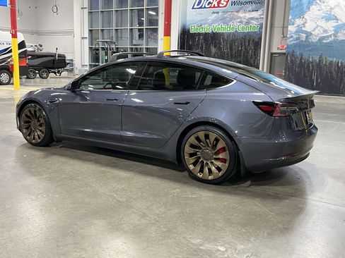 Used 2022 Tesla Model 3 Performance image 3