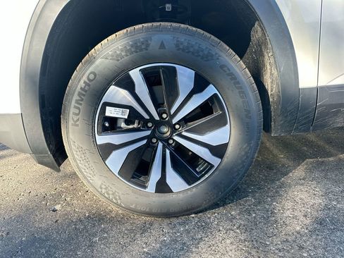 New 2026 Volkswagen Atlas Cross Sport SE image 32