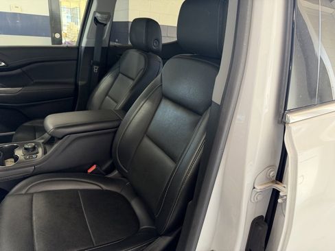 Used 2023 GMC Acadia SLT w/ Preferred Package image 13