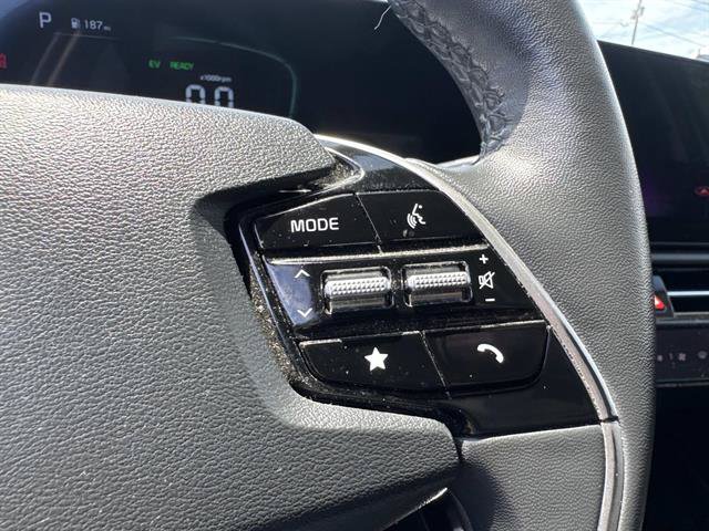 Used 2023 Kia Niro EX w/ EX Cold Weather Package FWD image 11