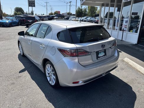 Used 2011 Lexus CT 200h Premium w/ Leather Pkg FWD image 4
