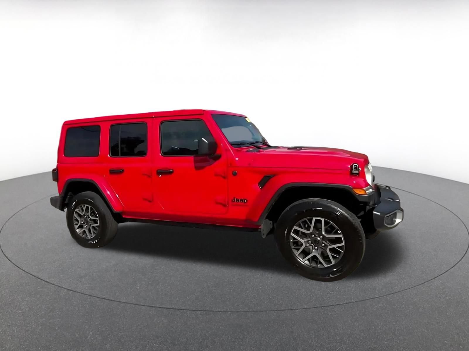 Used 2025 Jeep Wrangler Unlimited Sahara AWD/4WD image 2
