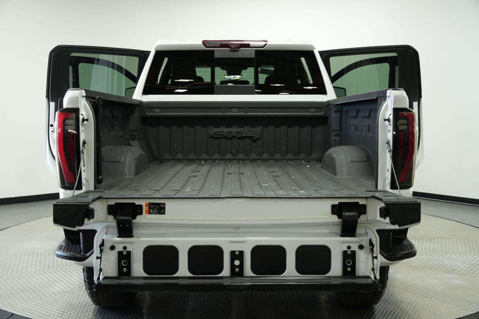 Used 2024 GMC Sierra 2500 AT4 w/ AT4 Premium Plus Package AWD/4WD image 16