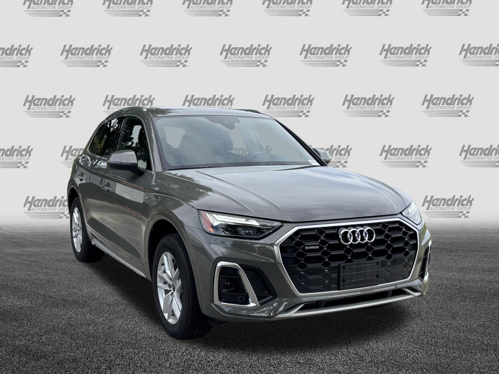 Certified 2023 Audi Q5 2.0T Premium w/ Convenience Package AWD/4WD image 2