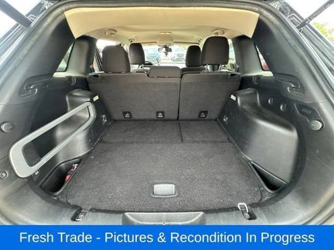 Used 2015 Jeep Cherokee Latitude w/ Comfort/Convenience Group AWD/4WD image 18