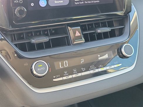 Used 2024 Toyota Corolla LE image 25