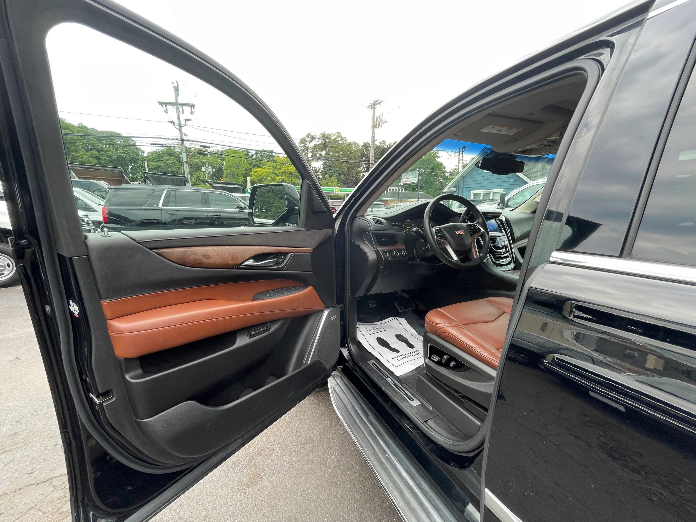 Used 2015 Cadillac Escalade ESV Luxury AWD/4WD image 10