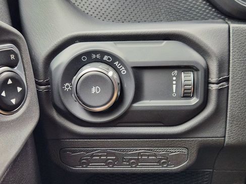 Used 2025 Jeep Wrangler Unlimited Rubicon AWD/4WD image 21