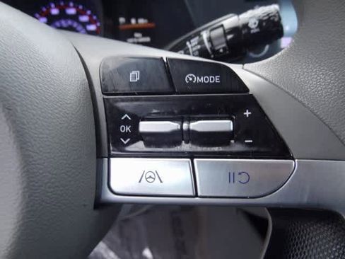 Used 2023 Hyundai Elantra SEL image 16