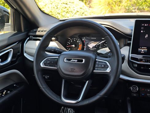 Used 2025 Jeep Compass Limited AWD/4WD image 24