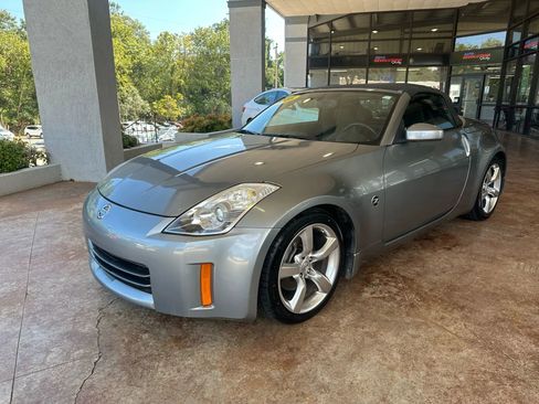 Used 2006 Nissan 350Z Touring image 3