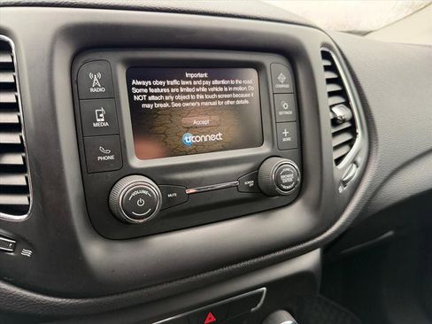 Used 2018 Jeep Compass Latitude w/ Cold Weather Group image 22