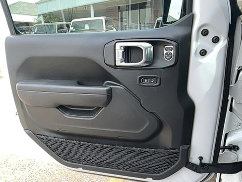 Used 2022 Jeep Gladiator Mojave w/ Trailer Tow Package image 23