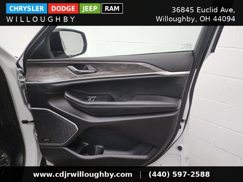 Used 2023 Jeep Grand Cherokee Limited w/ Luxury Tech Group II AWD/4WD image 36
