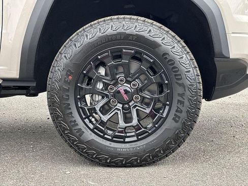 New 2026 GMC Canyon Elevation w/ LPO, Black Badging Package RWD image 30