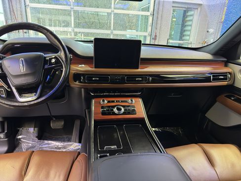 Used 2023 Lincoln Aviator Reserve w/ Equipment Group 201A image 7