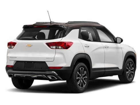 Used 2021 Chevrolet TrailBlazer ACTIV w/ Driver Confidence Package FWD image 2