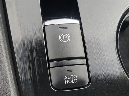 Used 2023 Nissan Rogue SV image 17