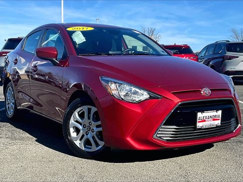 Used 2017 Toyota Yaris iA image 2