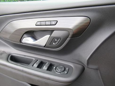 Used 2023 GMC Terrain SLT w/ Tech Package FWD image 23