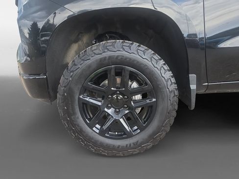 Used 2025 Chevrolet Silverado 1500 LT Trail Boss w/ LT Trail Boss Premium Package AWD/4WD image 16