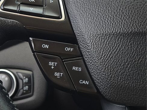 Used 2017 Ford Escape SE w/ Equipment Group 201A FWD image 18