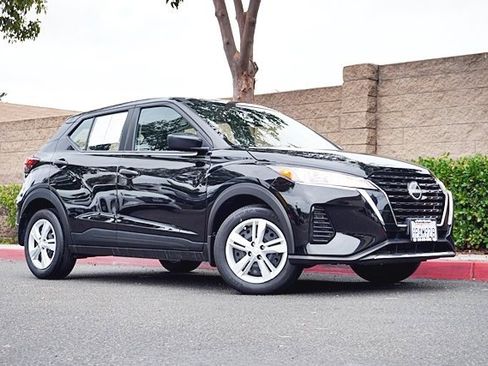 Used 2024 Nissan Kicks S image 2
