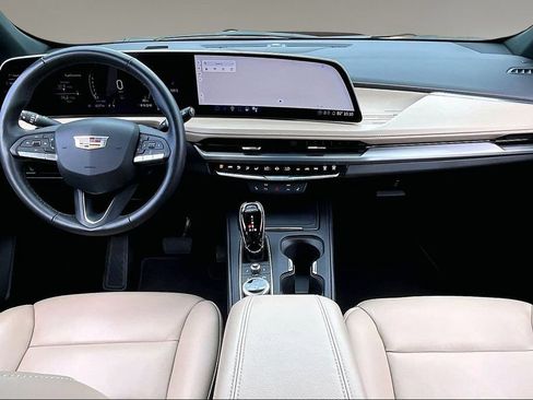 Used 2024 Cadillac XT4 Premium Luxury w/ Active Safety Package FWD image 15