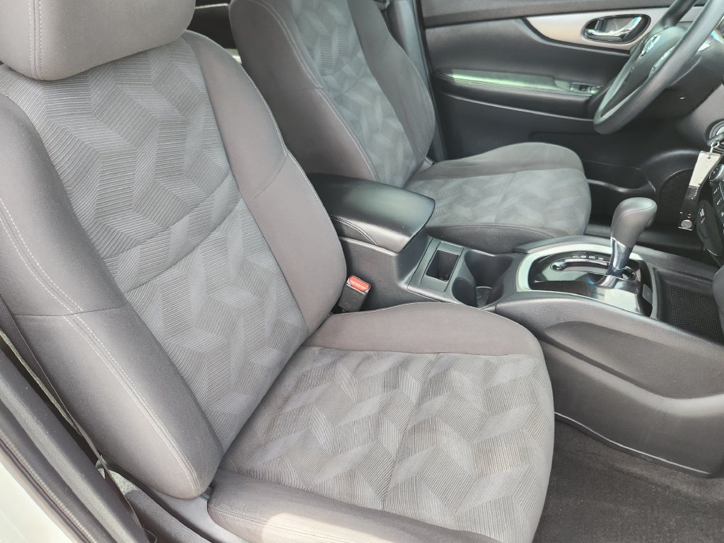 Used 2016 Nissan Rogue S w/ Appearance Package FWD image 16