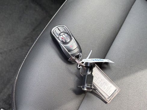 Used 2025 Buick Envista Sport Touring image 31