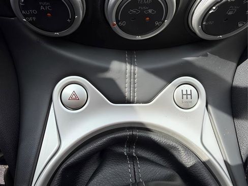 Used 2020 Nissan 370Z Coupe image 27
