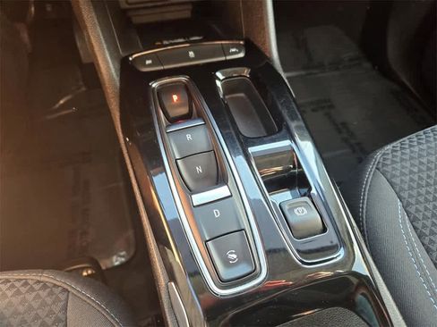 Used 2022 Chevrolet Bolt EUV LT image 16