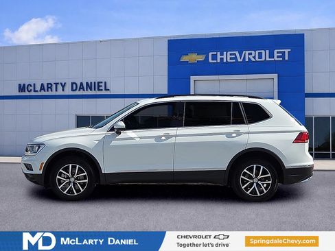 Used 2021 Volkswagen Tiguan SE w/ Panoramic Sunroof Package FWD image 3