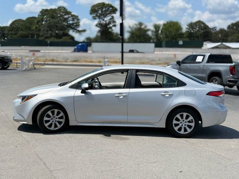 Used 2020 Toyota Corolla LE FWD image 5