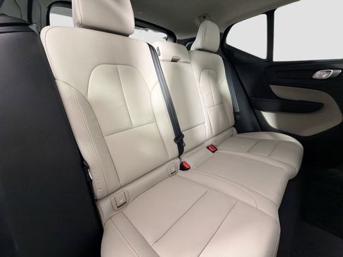 Certified 2023 Volvo XC40 B5 Plus w/ Protection Package Premier image 27